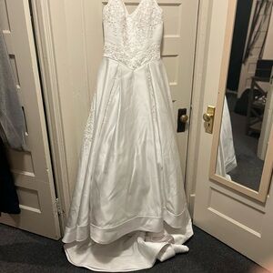 Ivory Lace Bridal Gown